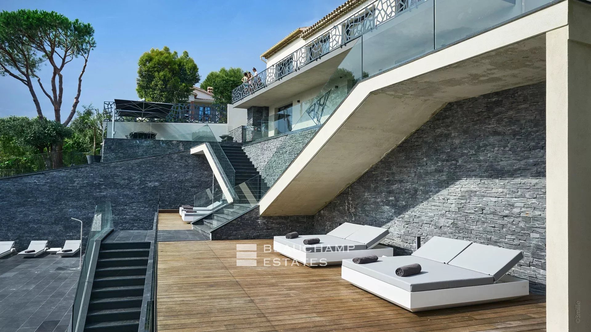 Stunning 5-bedroom modern villa in the heart of Cannes Croix des Gardes Stunning 5-bedroom modern villa in the heart of Cannes Croix des Gardes