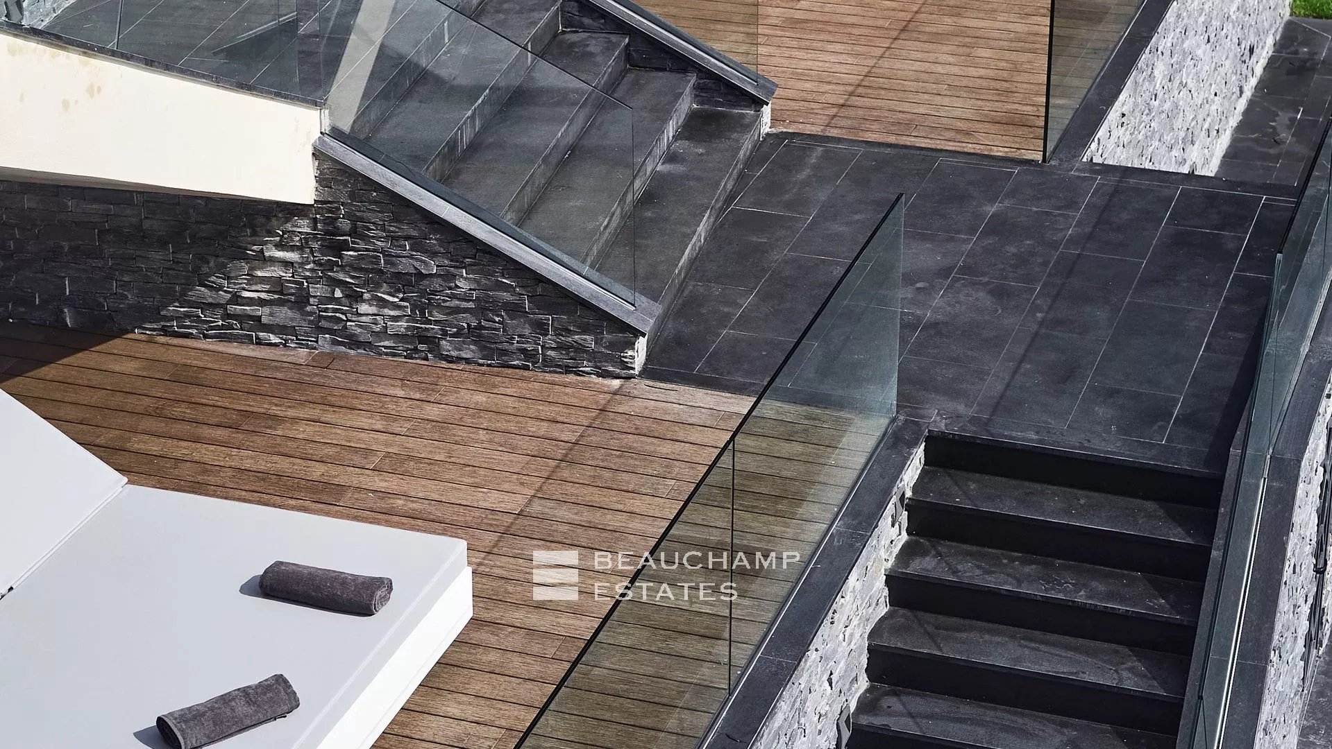 Stunning 5-bedroom modern villa in the heart of Cannes Croix des Gardes Stunning 5-bedroom modern villa in the heart of Cannes Croix des Gardes