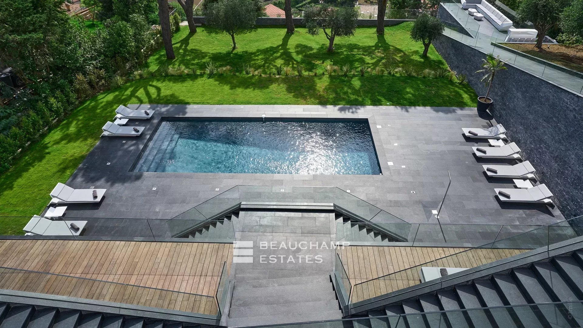 Stunning 5-bedroom modern villa in the heart of Cannes Croix des Gardes Stunning 5-bedroom modern villa in the heart of Cannes Croix des Gardes