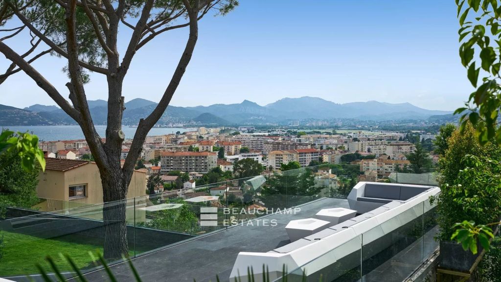 Stunning 5-bedroom modern villa in the heart of Cannes Croix des Gardes