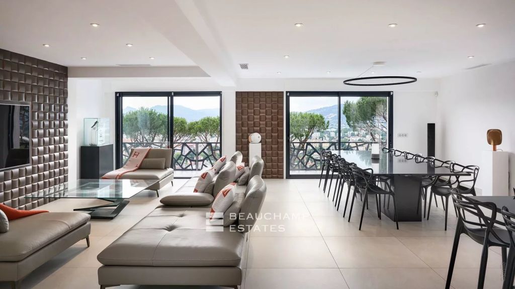 Stunning 5-bedroom modern villa in the heart of Cannes Croix des Gardes