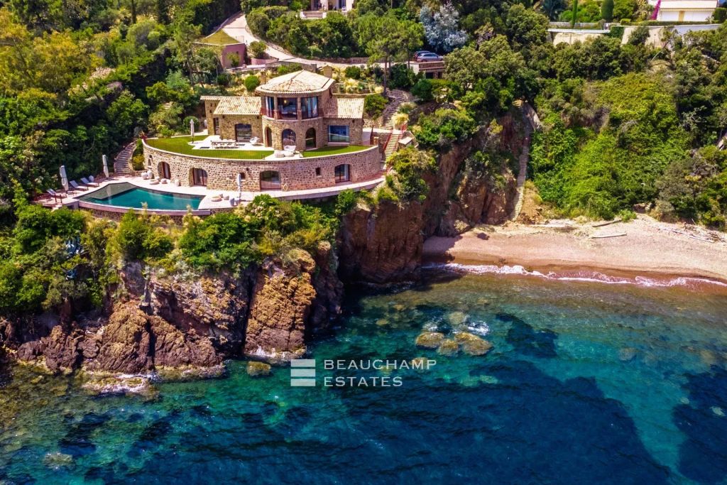 Stunning 5-Bedroom Villa with Private Sea Access