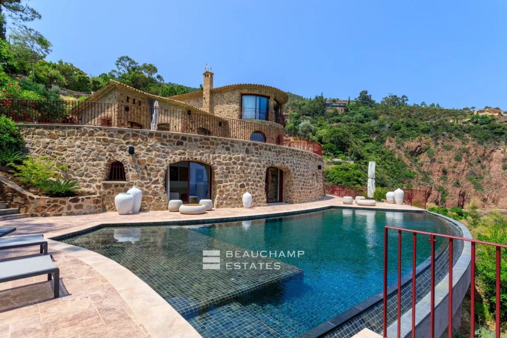 Stunning 5-Bedroom Villa with Private Sea Access