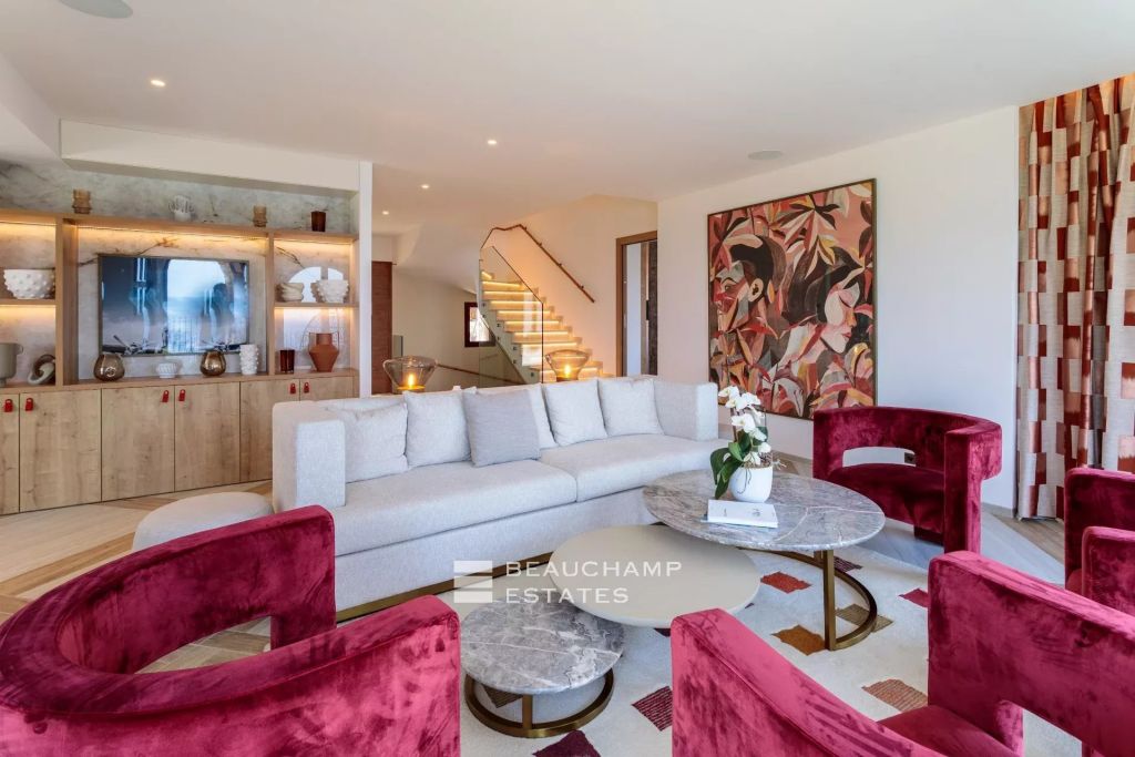 Stunning 5-Bedroom Villa with Private Sea Access