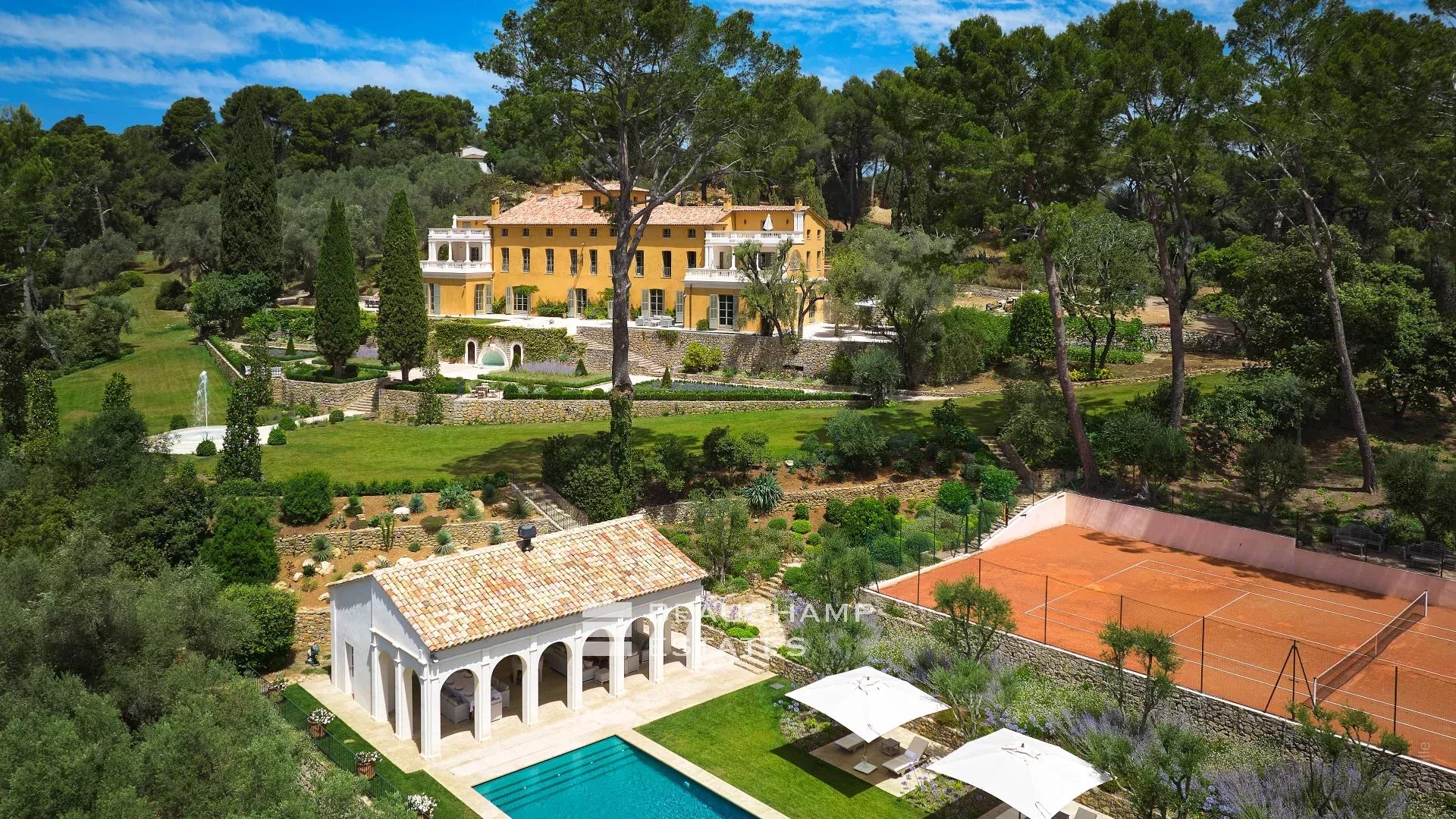 Somptueux château avec immense domaine privé à Mougins Stunning Chateau