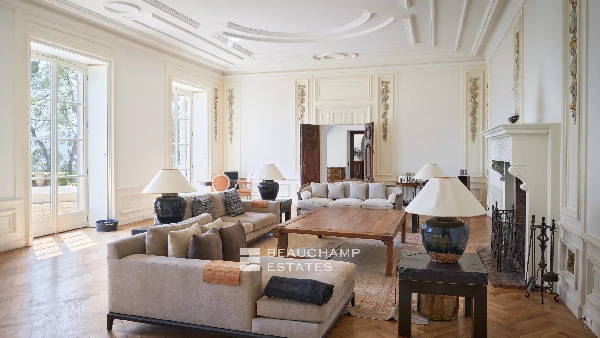 Somptueux château avec immense domaine privé à Mougins Stunning Chateau