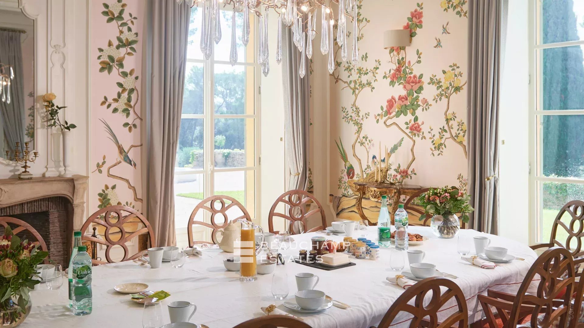 Somptueux château avec immense domaine privé à Mougins Stunning Chateau