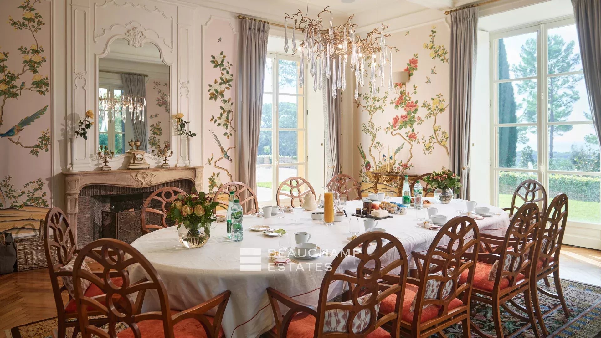 Somptueux château avec immense domaine privé à Mougins Stunning Chateau