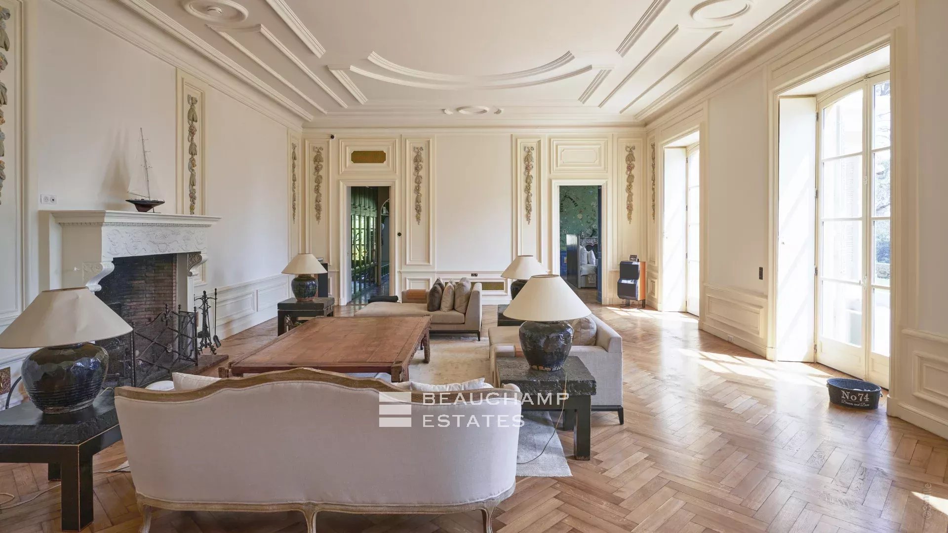 Somptueux château avec immense domaine privé à Mougins Stunning Chateau