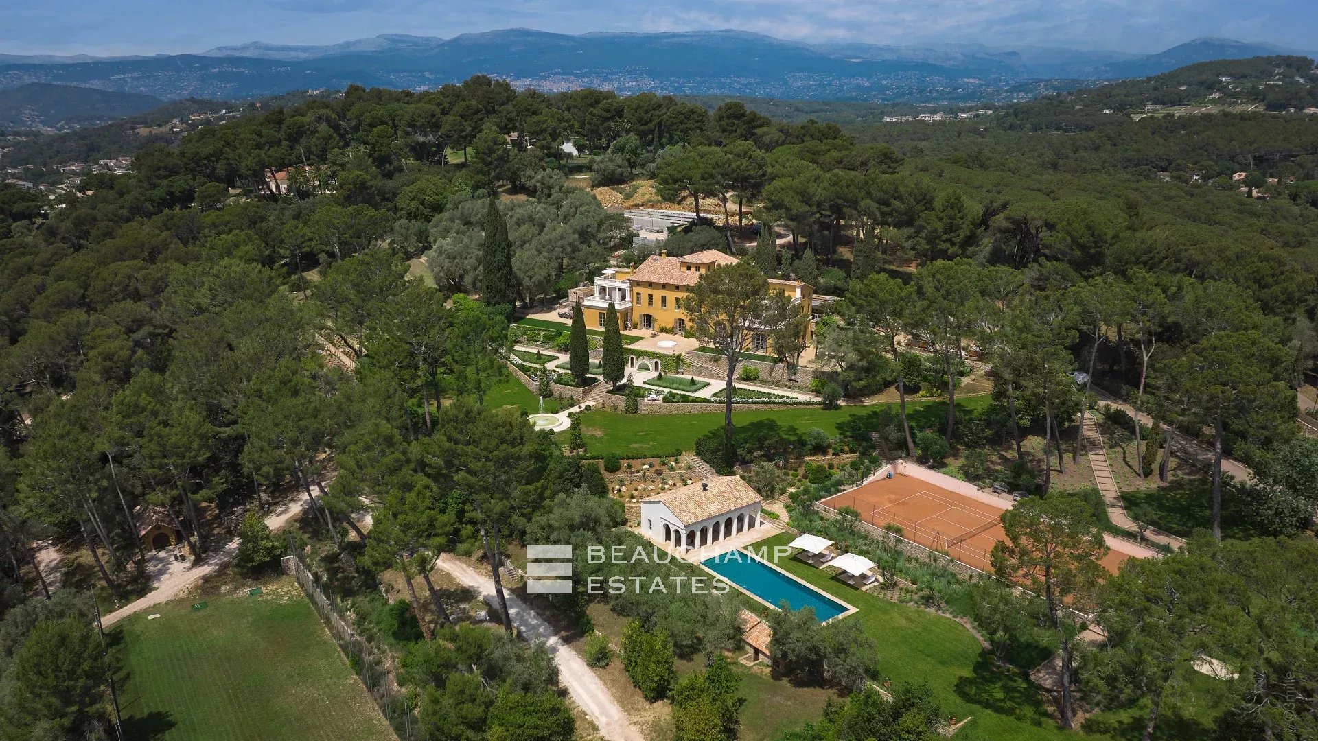 Somptueux château avec immense domaine privé à Mougins Stunning Chateau