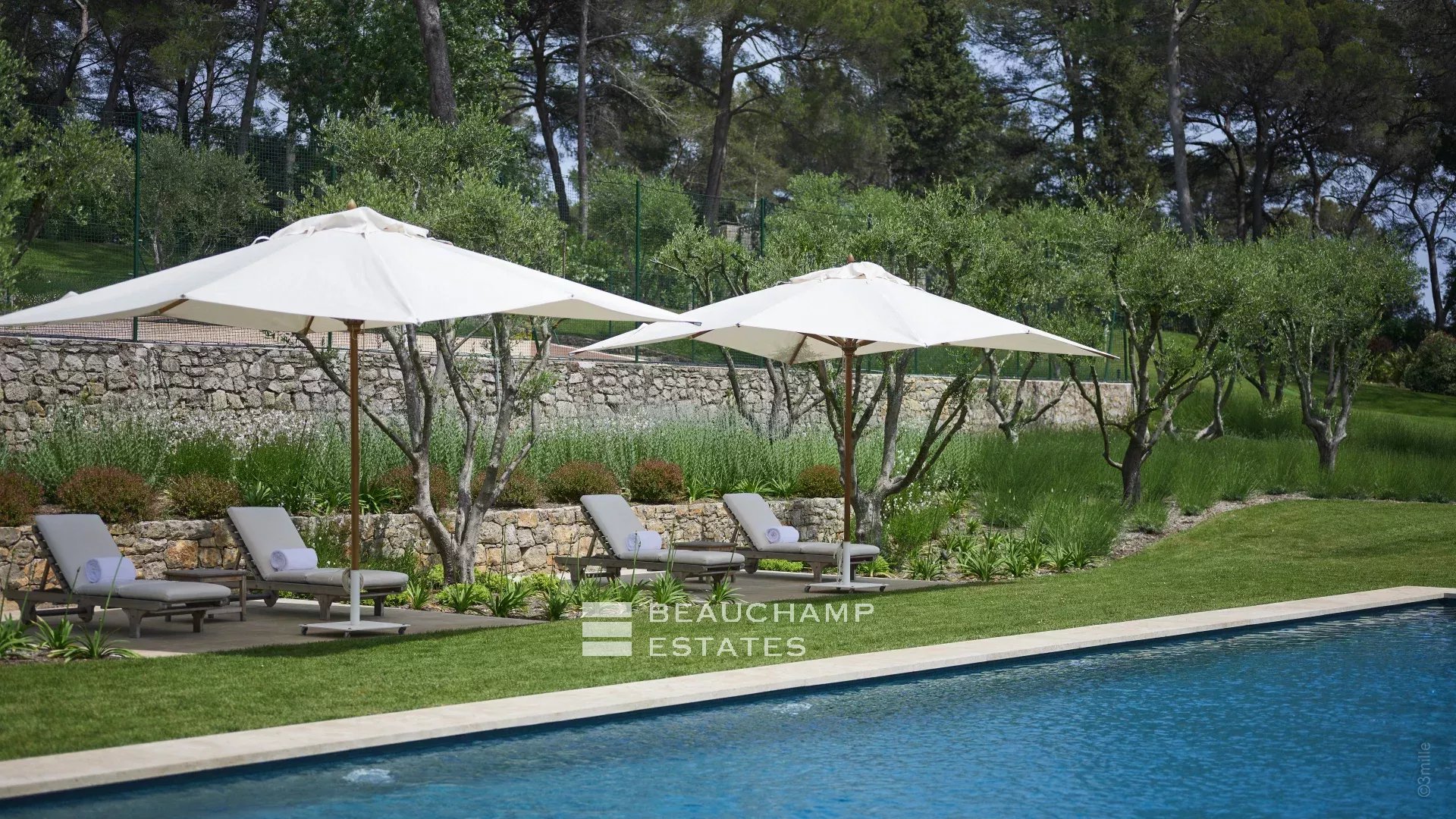 Somptueux château avec immense domaine privé à Mougins Stunning Chateau