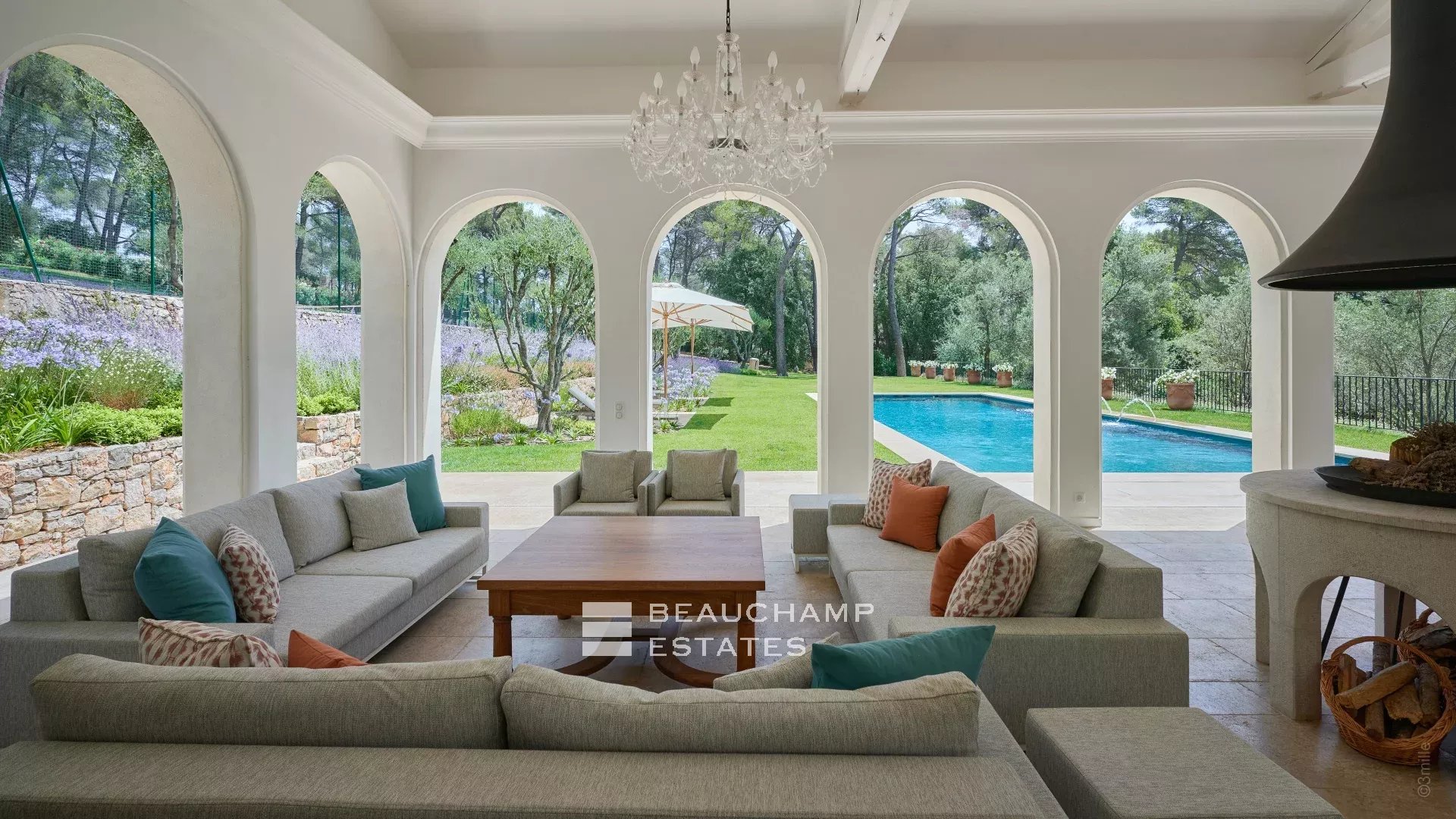 Somptueux château avec immense domaine privé à Mougins Stunning Chateau