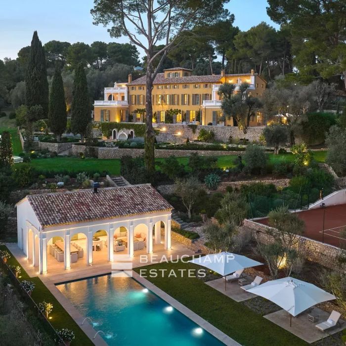 Somptueux château avec immense domaine privé à Mougins