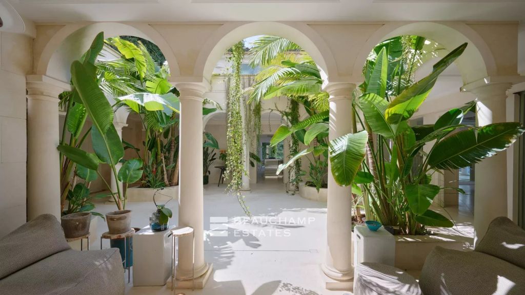 Stunning classic villa with 7 bedrooms in Saint-Jean-Cap-Ferrat – Sea View