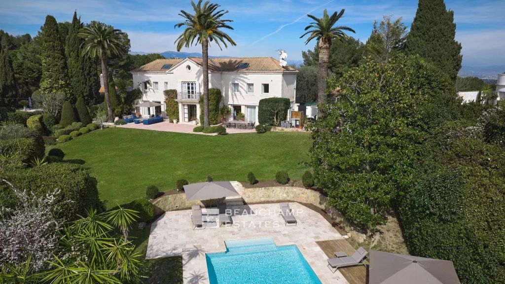 Stunning contemporary 5-bedroom villa with a breathtaking sea view located in the heart of Cannes Californie