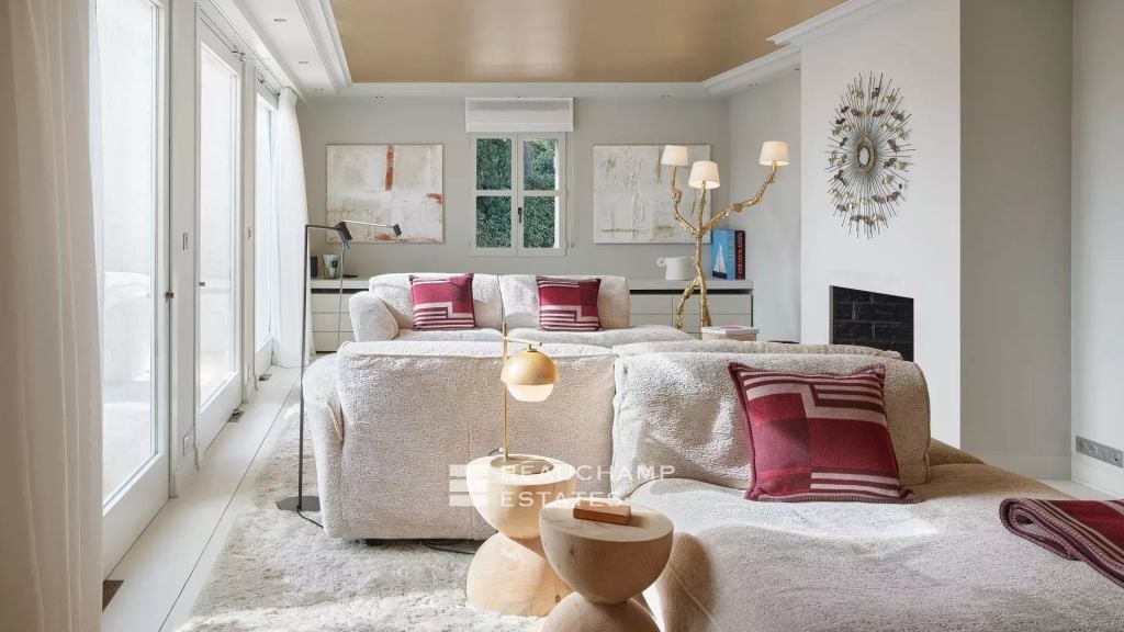 Stunning contemporary 5-bedroom villa with a breathtaking sea view located in the heart of Cannes Californie