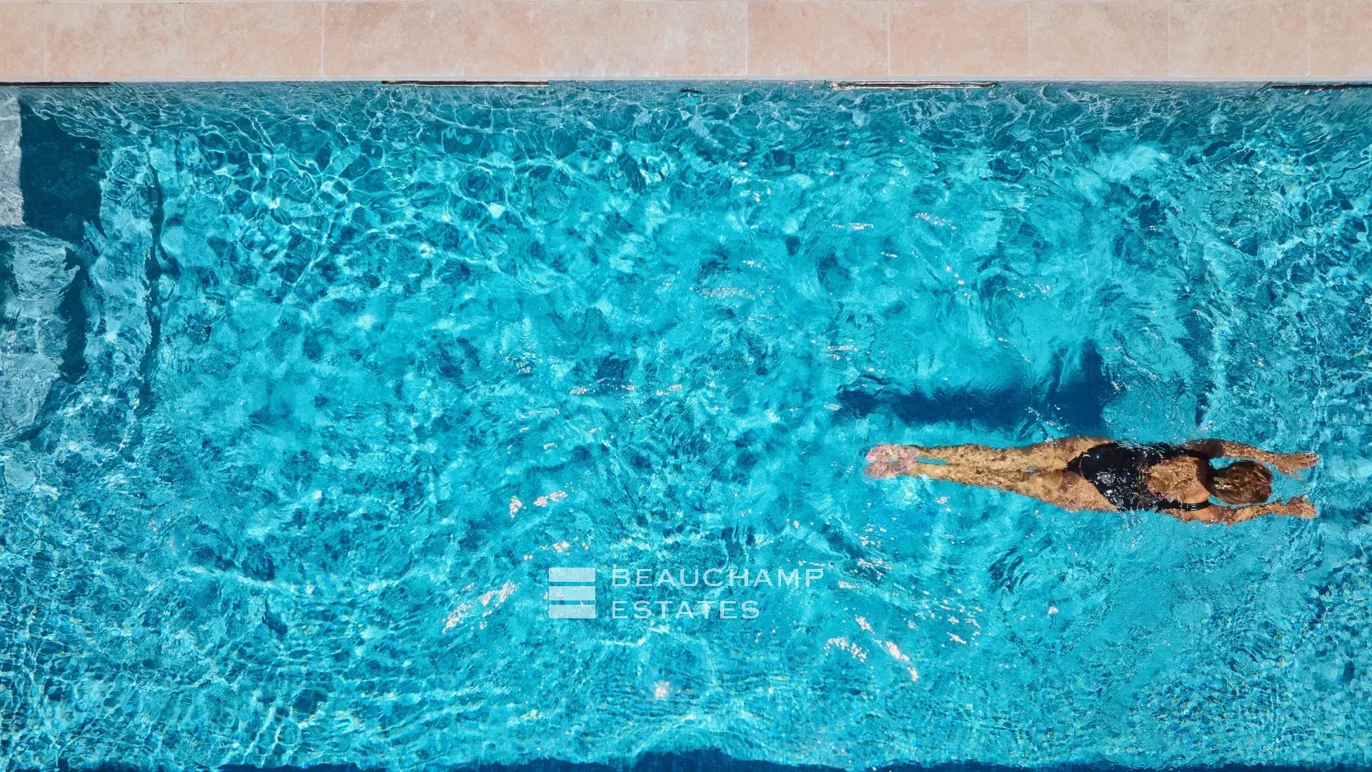 Magnifique villa contemporaine de 5 chambres avec vue mer Stunning contemporary 5-bedroom villa with sea view