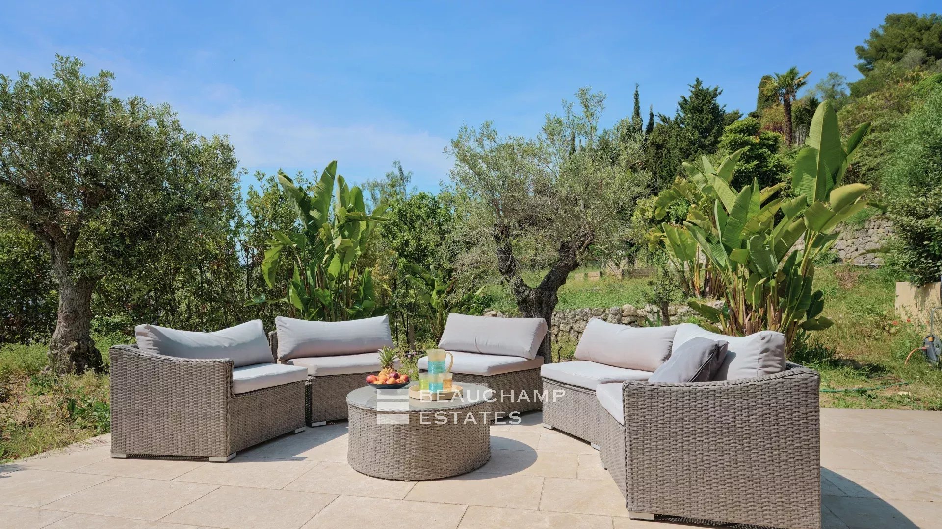 Magnifique villa contemporaine de 5 chambres avec vue mer Stunning contemporary 5-bedroom villa with sea view