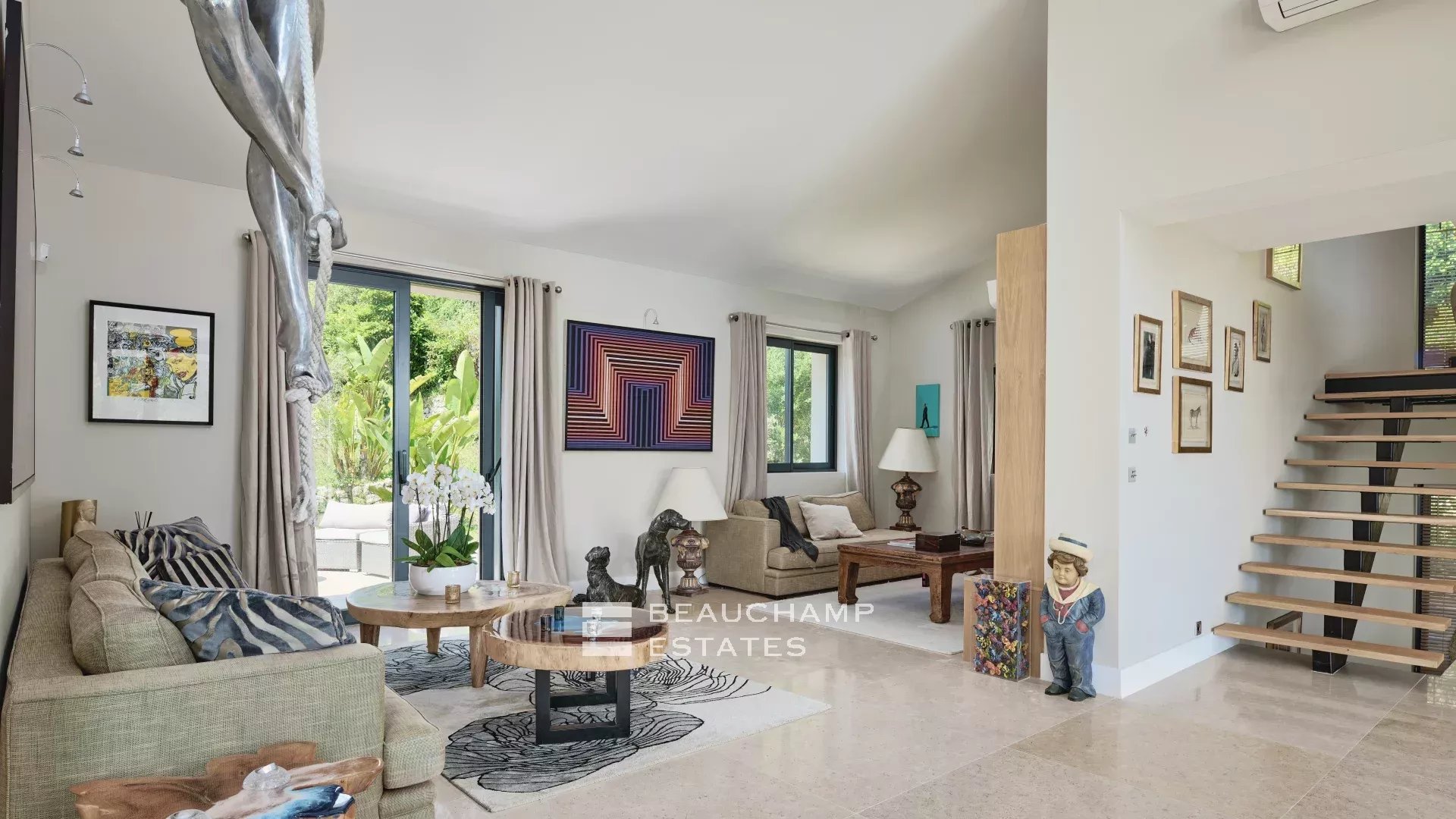 Magnifique villa contemporaine de 5 chambres avec vue mer Stunning contemporary 5-bedroom villa with sea view