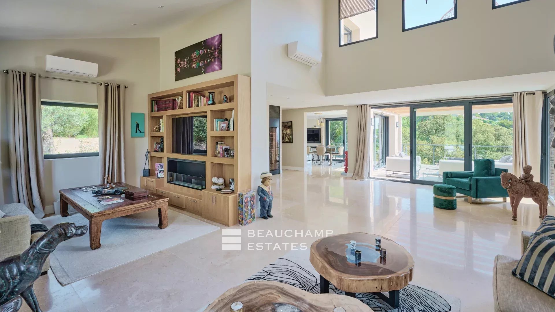 Magnifique villa contemporaine de 5 chambres avec vue mer Stunning contemporary 5-bedroom villa with sea view