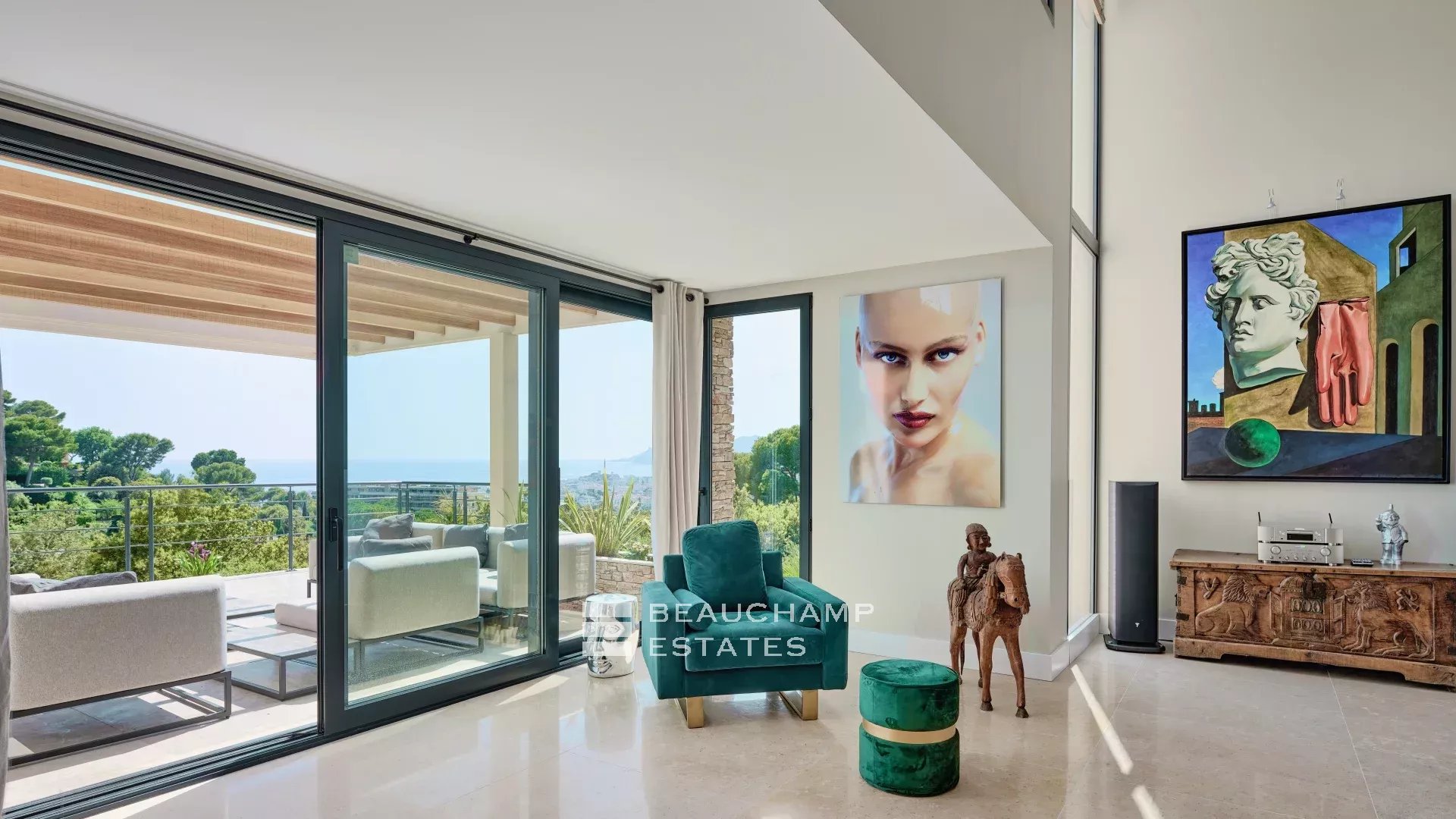 Magnifique villa contemporaine de 5 chambres avec vue mer Stunning contemporary 5-bedroom villa with sea view