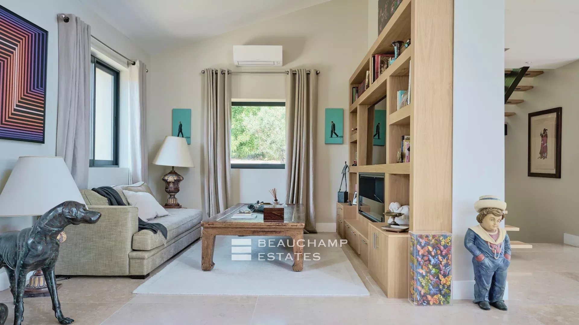 Magnifique villa contemporaine de 5 chambres avec vue mer Stunning contemporary 5-bedroom villa with sea view