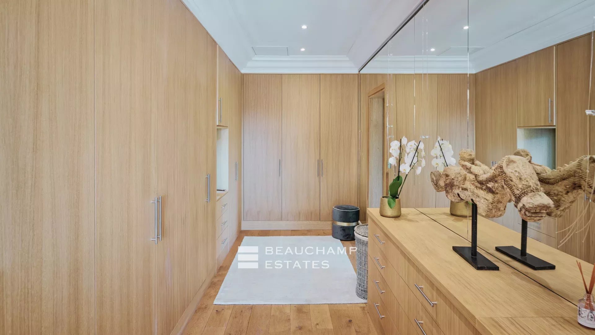 Magnifique villa contemporaine de 5 chambres avec vue mer Stunning contemporary 5-bedroom villa with sea view