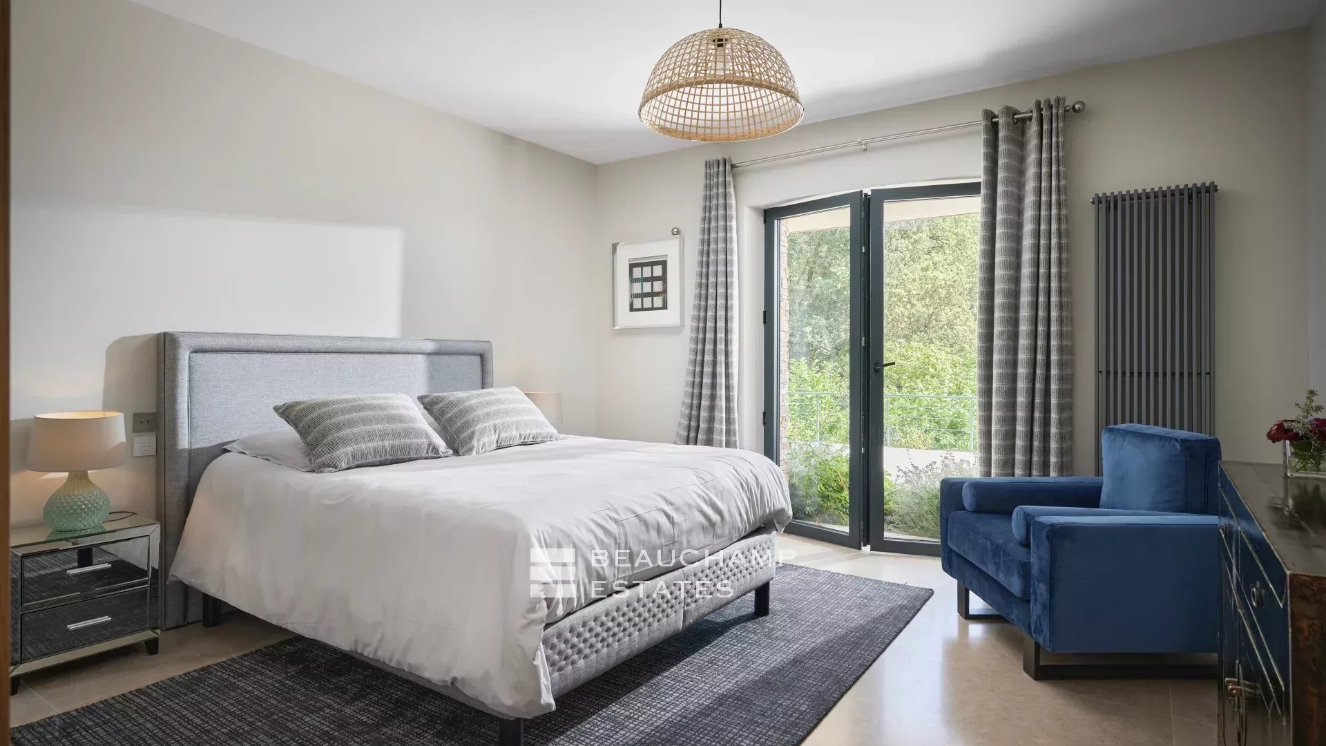 Magnifique villa contemporaine de 5 chambres avec vue mer Stunning contemporary 5-bedroom villa with sea view