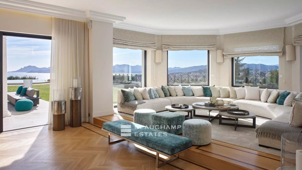 Stunning contemporary 6-bedroom villa with breathtaking sea views