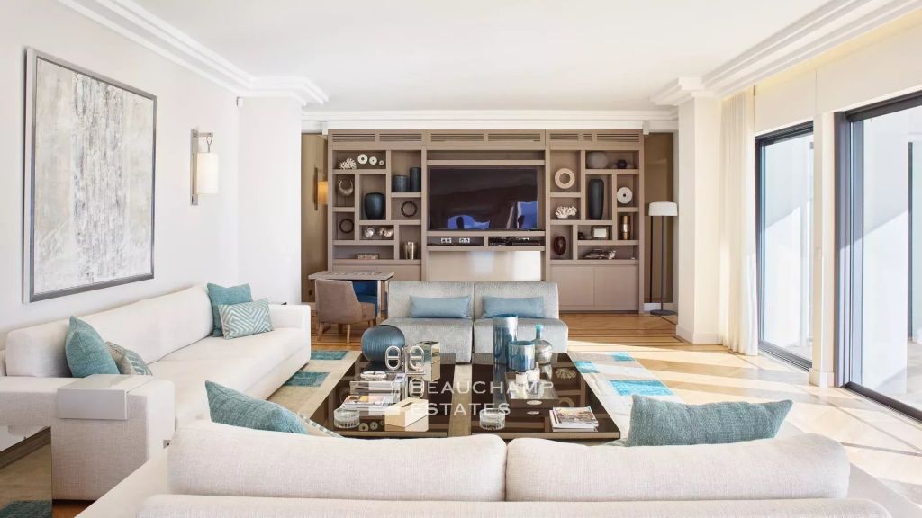 Stunning contemporary 6-bedroom villa with breathtaking sea views