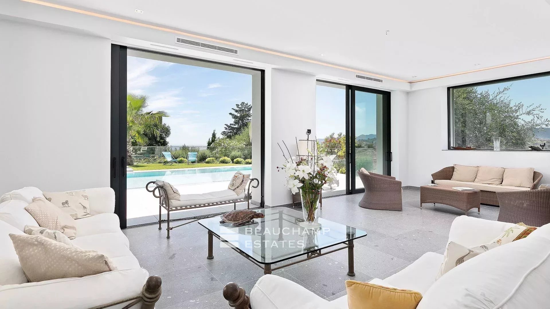 Magnifique villa contemporaine de 6 chambres proche du centre de Cannes Stunning contemporary villa with 6 bedrooms near the center of Cannes