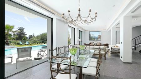 Stunning contemporary villa with 6 bedrooms near the center of Cannes