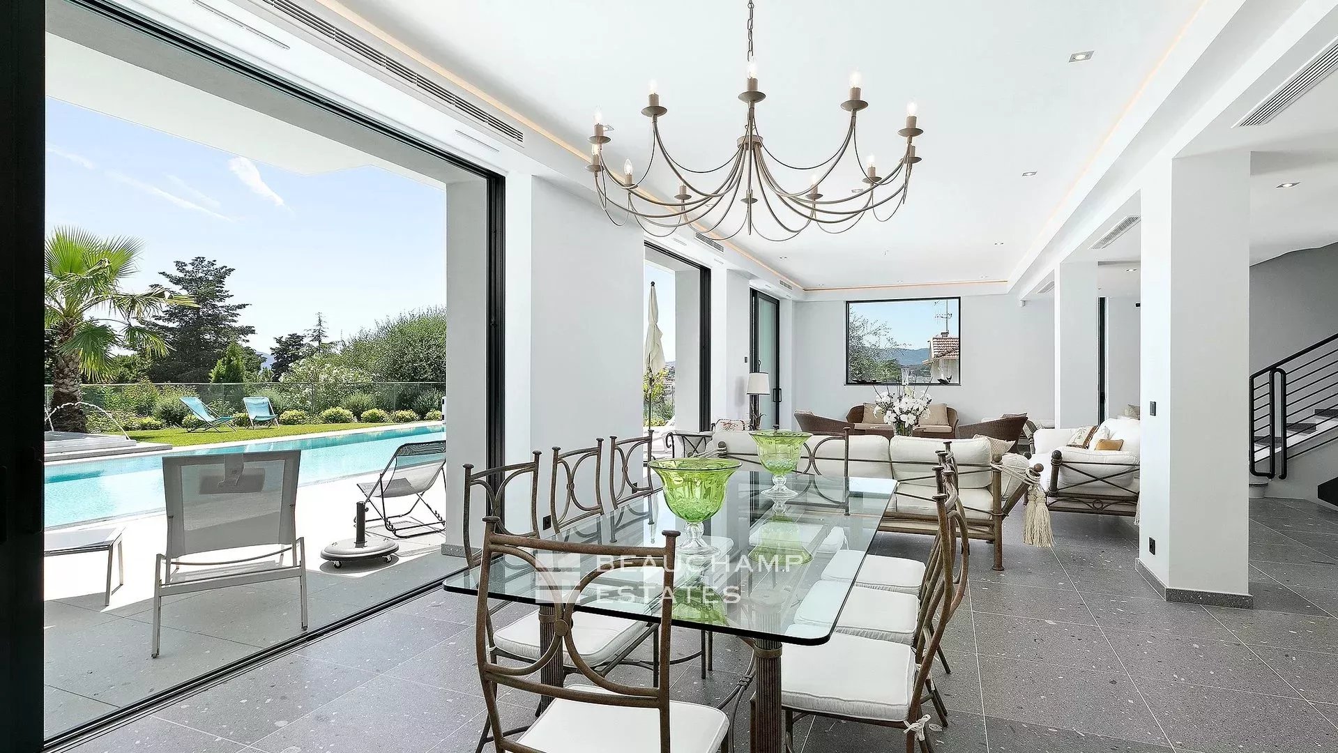 Magnifique villa contemporaine de 6 chambres proche du centre de Cannes Stunning contemporary villa with 6 bedrooms near the center of Cannes