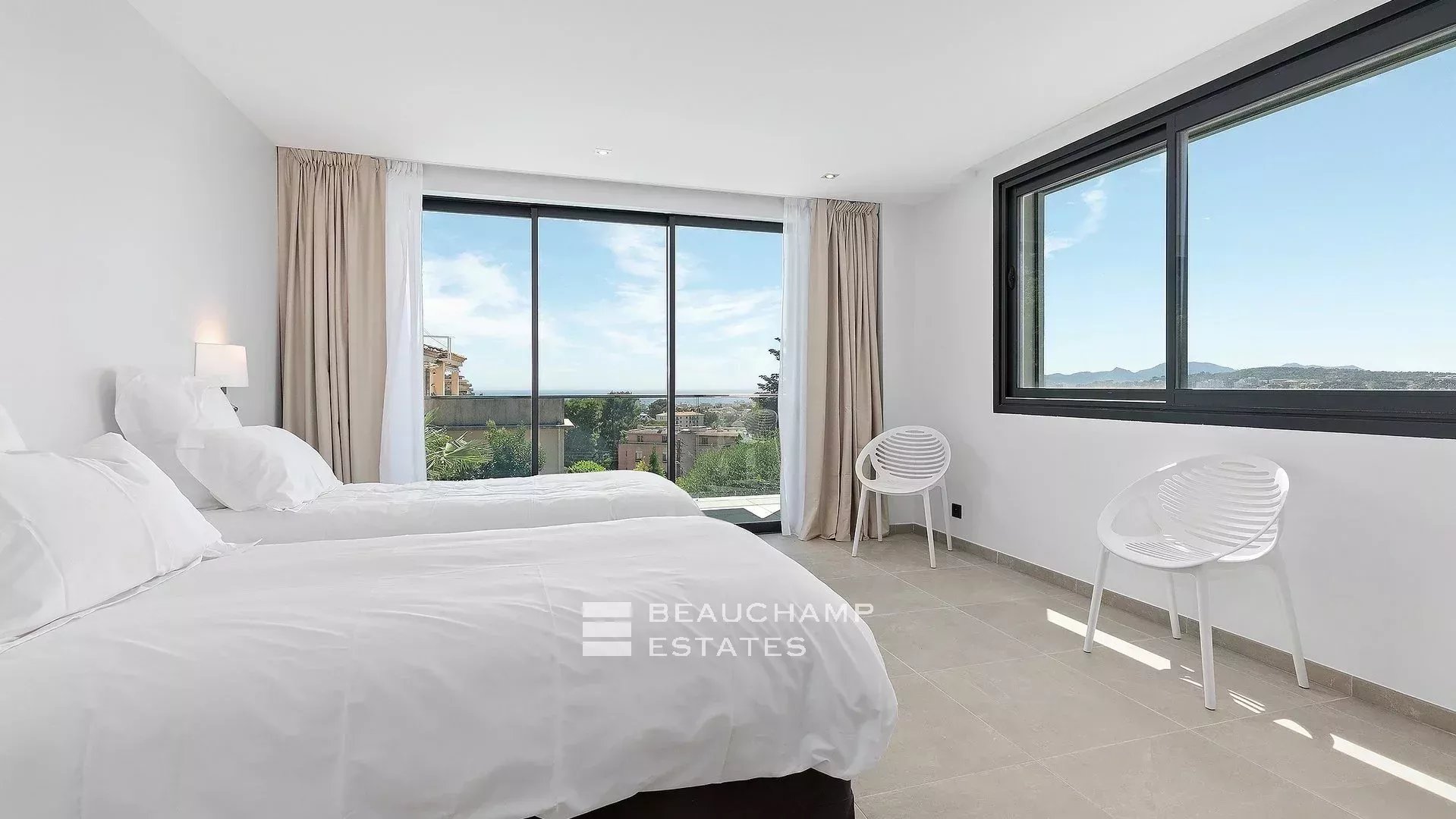 Magnifique villa contemporaine de 6 chambres proche du centre de Cannes Stunning contemporary villa with 6 bedrooms near the center of Cannes