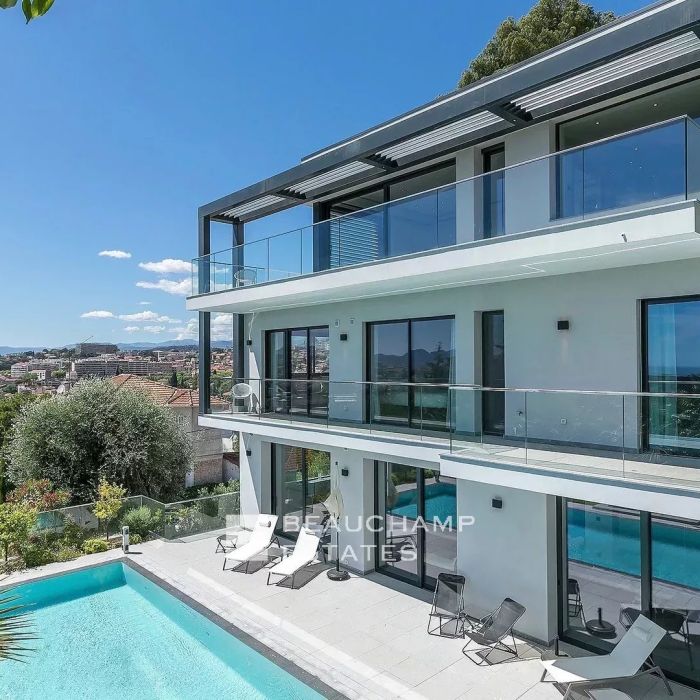 Stunning contemporary villa with 6 bedrooms near the center of Cannes