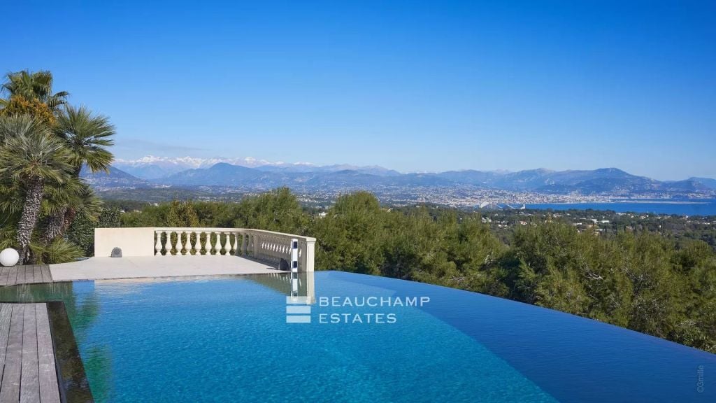 Stunning contemporary villa with 7 bedrooms and panoramic views of Cap d’Antibes