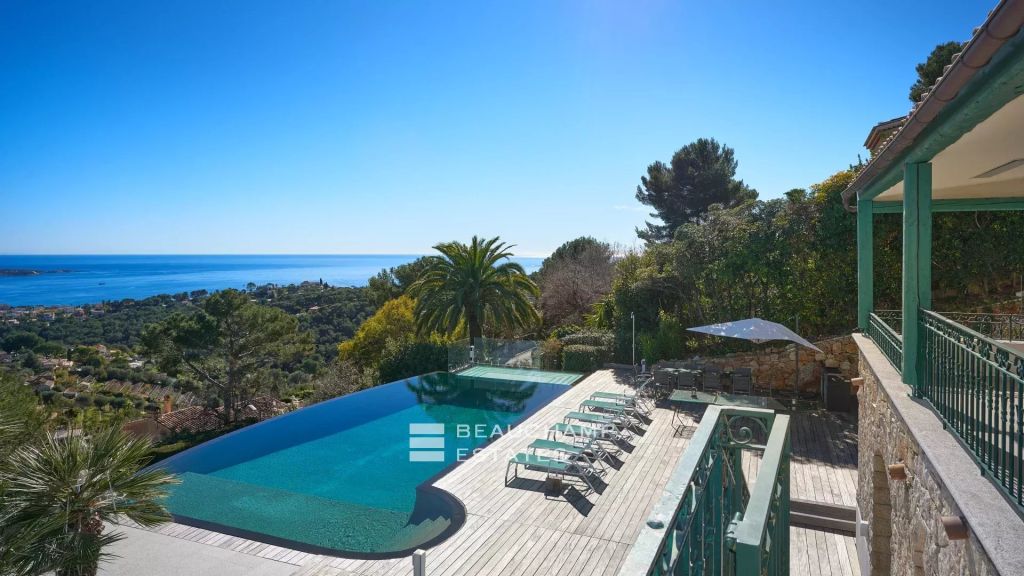 Stunning contemporary villa with 7 bedrooms and panoramic views of Cap d’Antibes