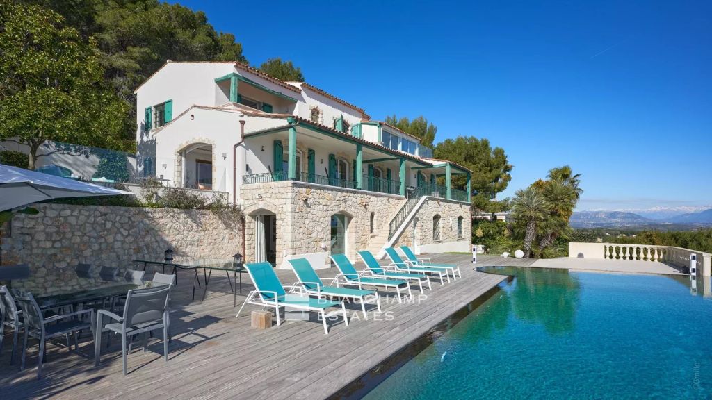 Stunning contemporary villa with 7 bedrooms and panoramic views of Cap d’Antibes