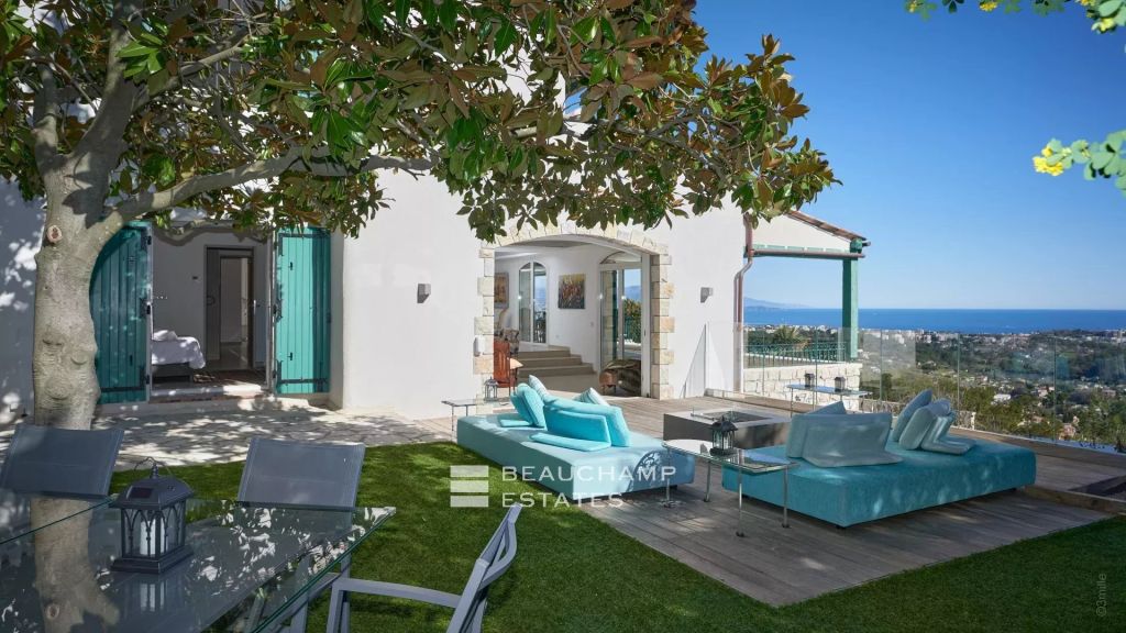 Stunning contemporary villa with 7 bedrooms and panoramic views of Cap d’Antibes