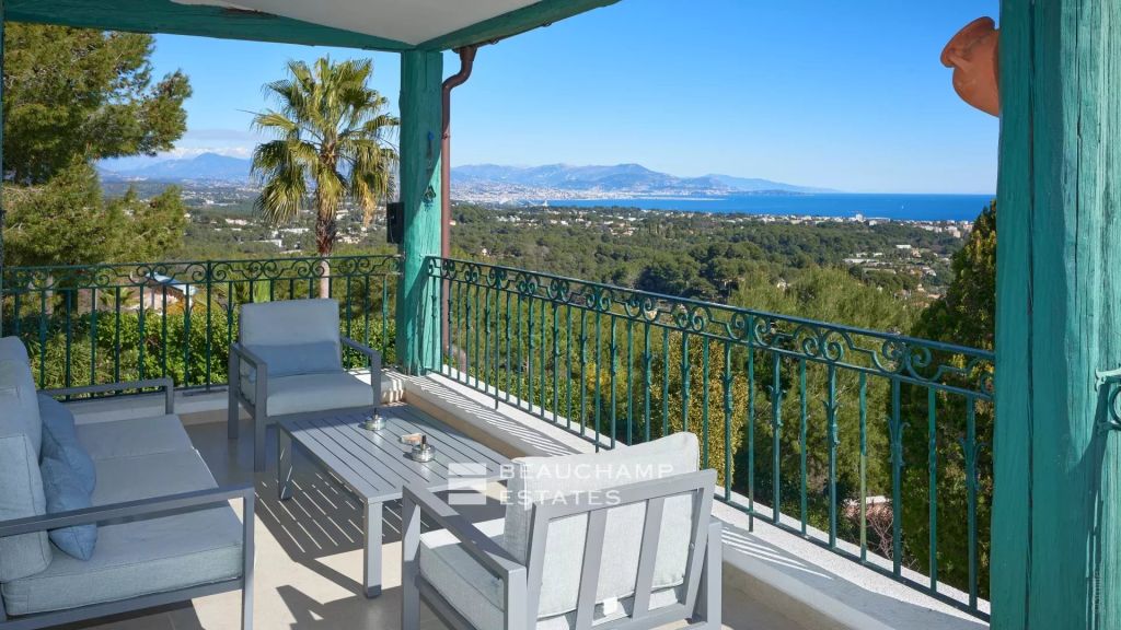 Stunning contemporary villa with 7 bedrooms and panoramic views of Cap d’Antibes