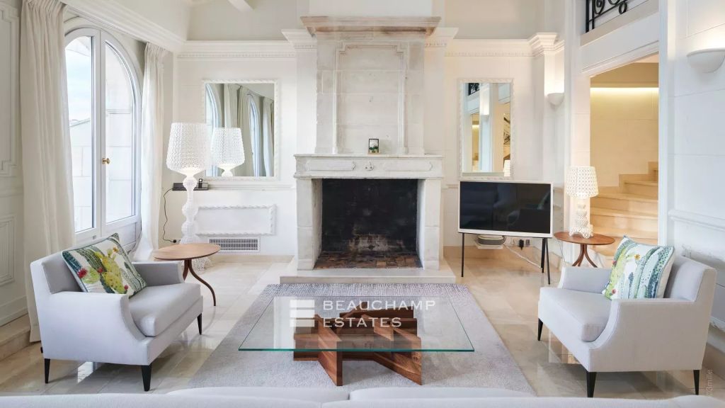 Stunning duplex apartment with terrace, modern and renovated – Cannes center