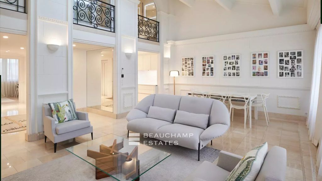 Stunning duplex apartment with terrace, modern and renovated – Cannes center