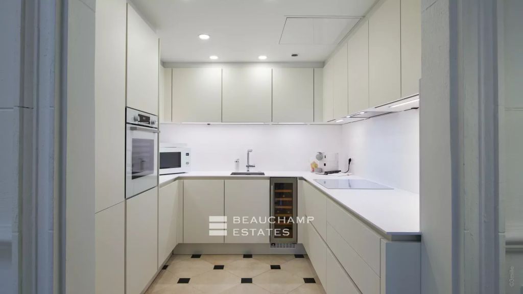 Stunning duplex apartment with terrace, modern and renovated – Cannes center