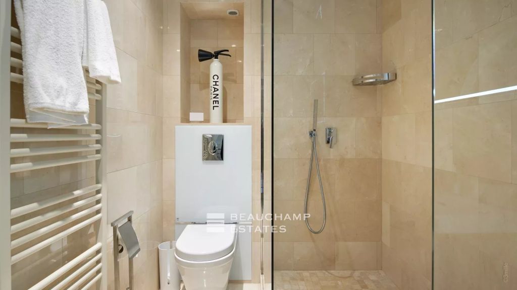 Stunning duplex apartment with terrace, modern and renovated – Cannes center