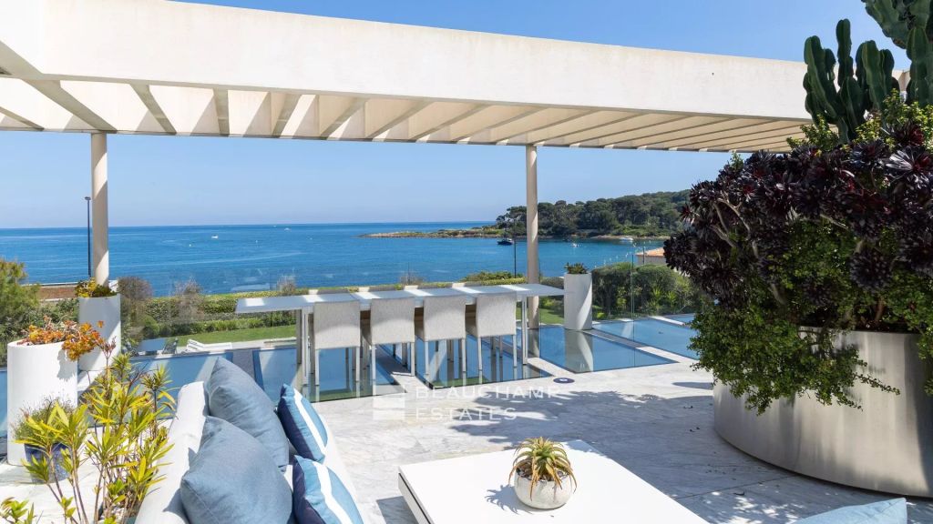 Stunning Modern Villa with Panoramic Sea Views in Cap d’Antibes