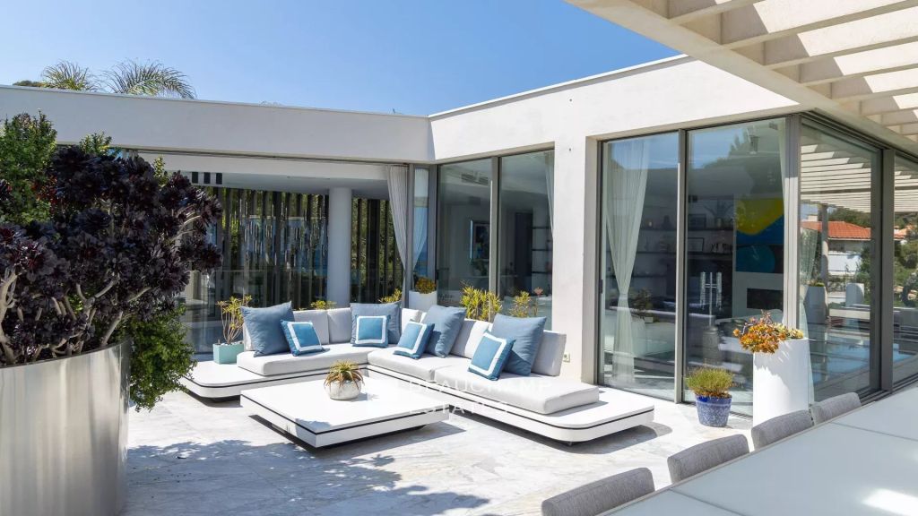 Stunning Modern Villa with Panoramic Sea Views in Cap d’Antibes