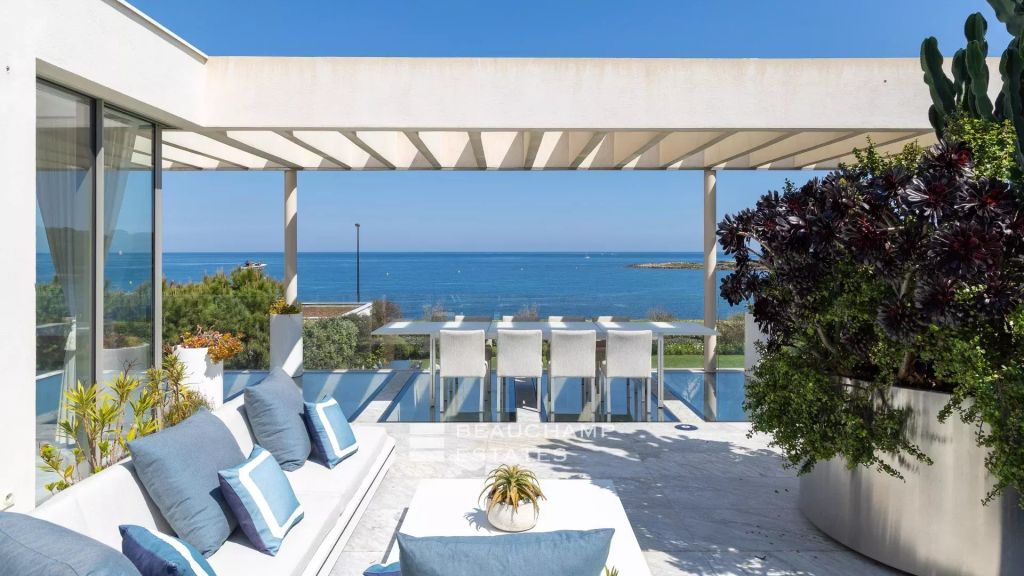 Stunning Modern Villa with Panoramic Sea Views in Cap d’Antibes
