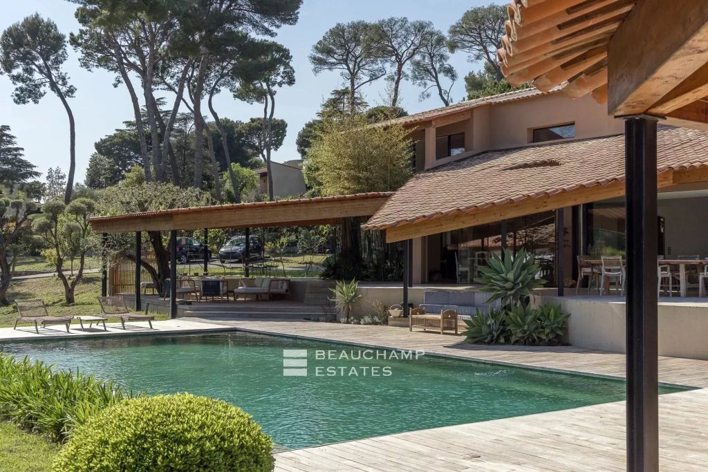 Stunning Neo-Provençal style architect-designed villa with 5 bedrooms in the heart of Antibes