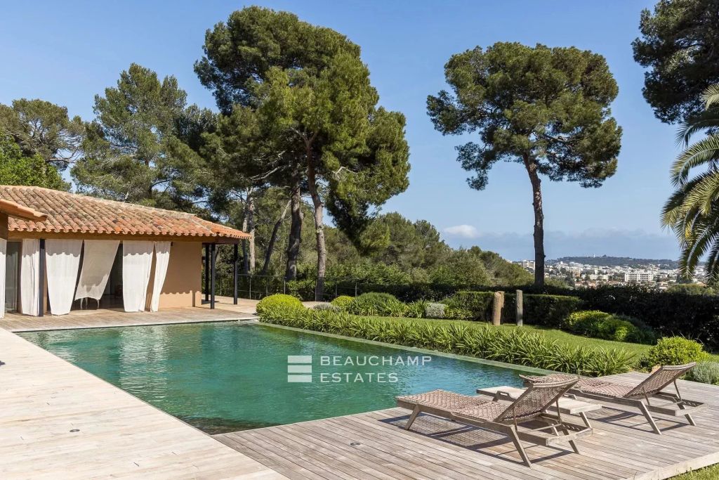 Stunning Neo-Provençal style architect-designed villa with 5 bedrooms in the heart of Antibes