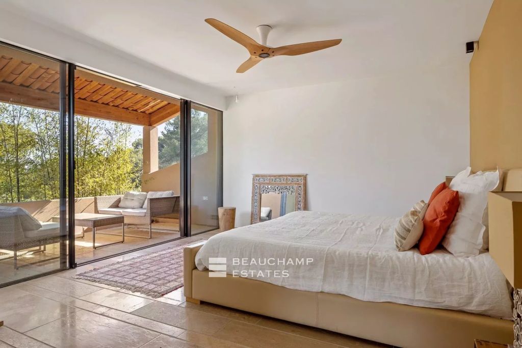 Stunning Neo-Provençal style architect-designed villa with 5 bedrooms in the heart of Antibes